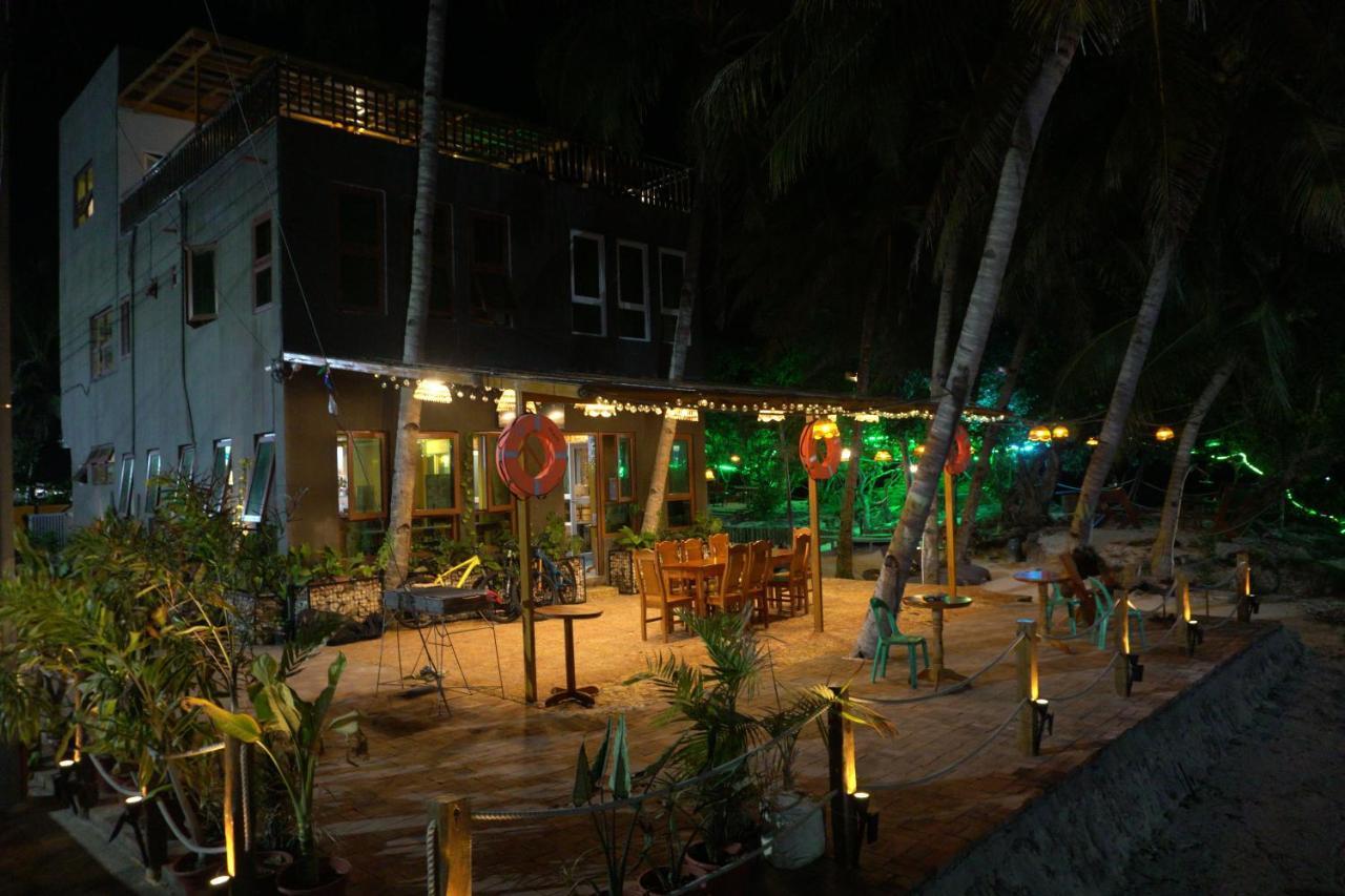 L Cafe Restobar & Lyn'S Guest House Сан-Хуан Экстерьер фото