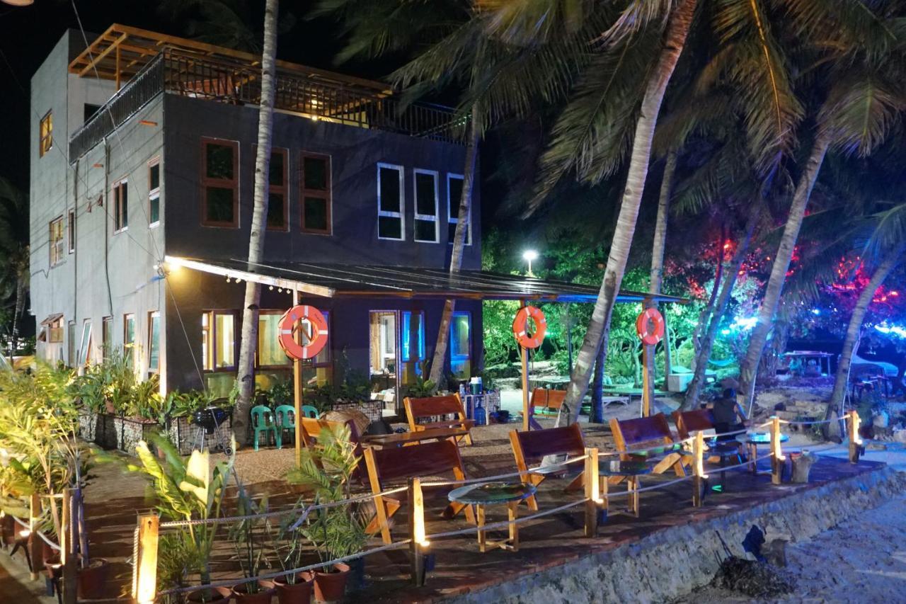 L Cafe Restobar & Lyn'S Guest House Сан-Хуан Экстерьер фото