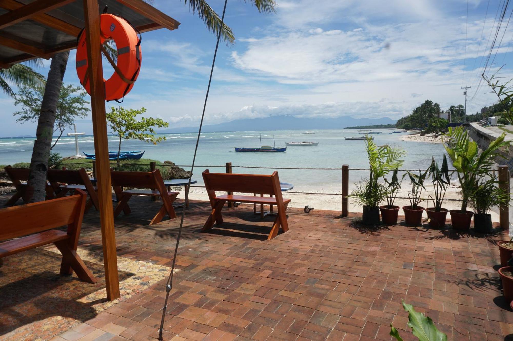 L Cafe Restobar & Lyn'S Guest House Сан-Хуан Экстерьер фото