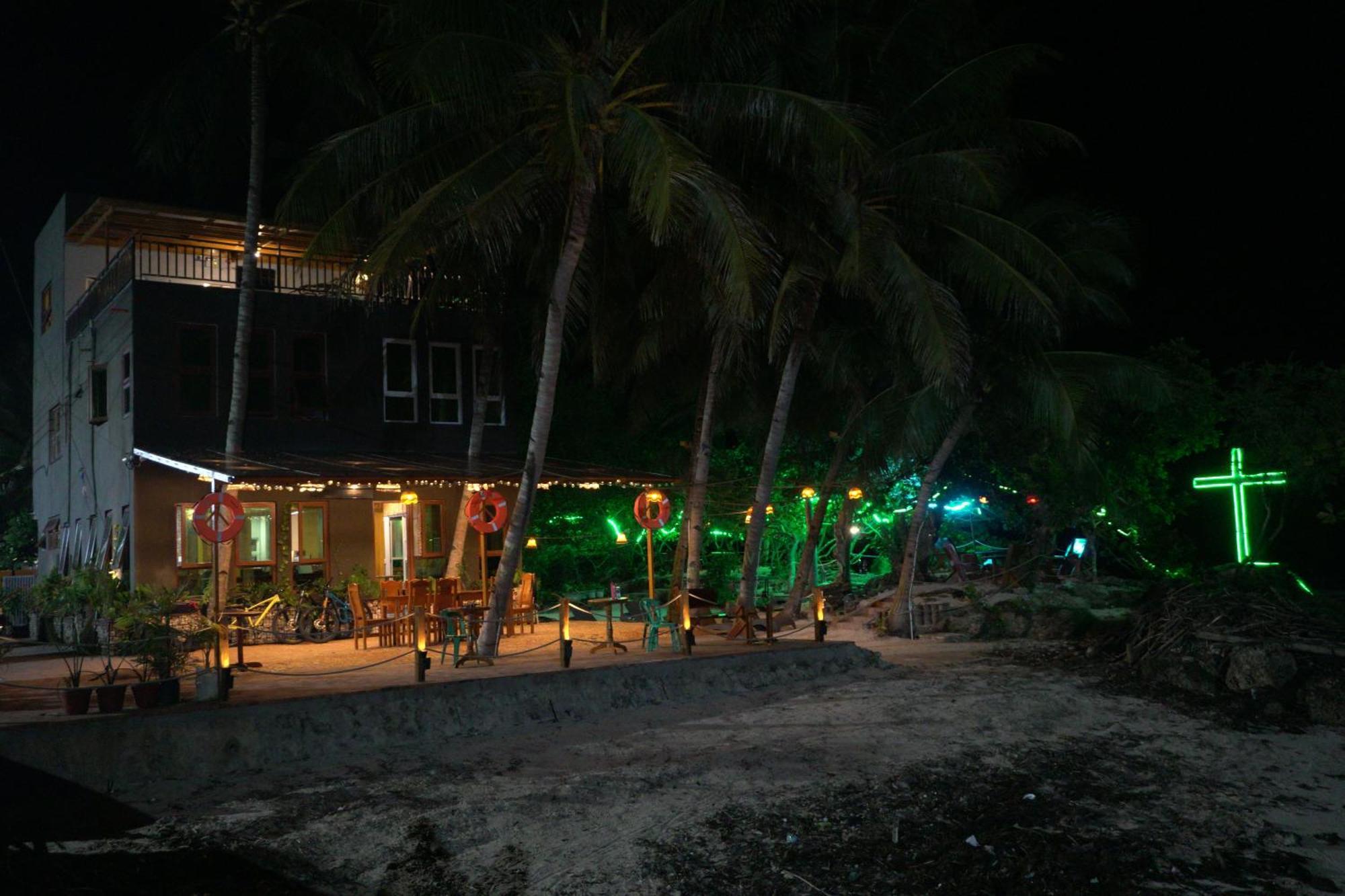 L Cafe Restobar & Lyn'S Guest House Сан-Хуан Экстерьер фото